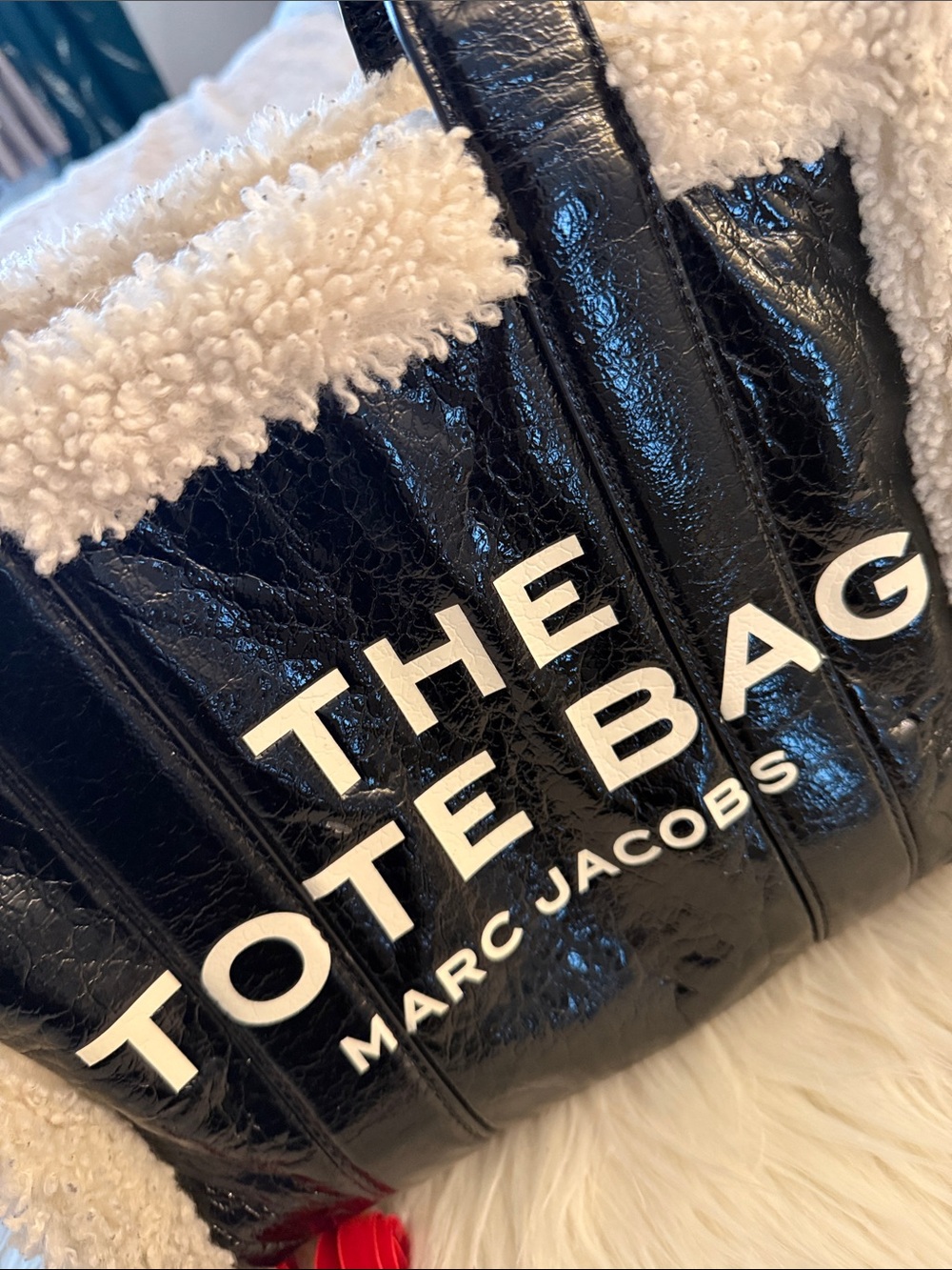 Marc Jacobs Crinkled Leather The Tote Bag Marc Jacobs Shearling - Picture 2 of 16